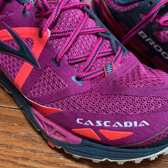 Brooks Cascadia 9 Trail Running Shoes Raspberry Pink and Purple Size 9.5 - Picture 7 of 11